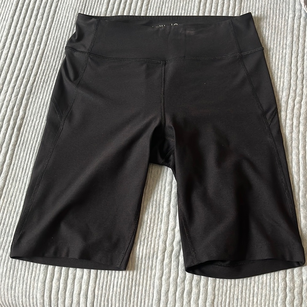 Outdoor Voices biker short (LIKE NEW)
